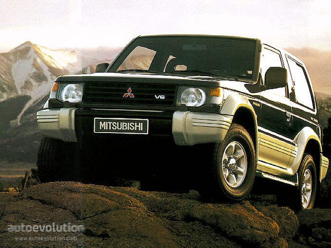 Mitsubishi Pajero 3 Doors photo 2