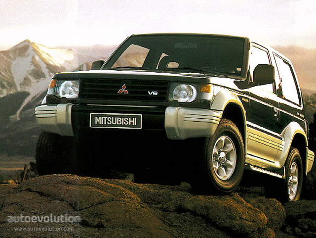 Mitsubishi Pajero 3 Doors photo 2