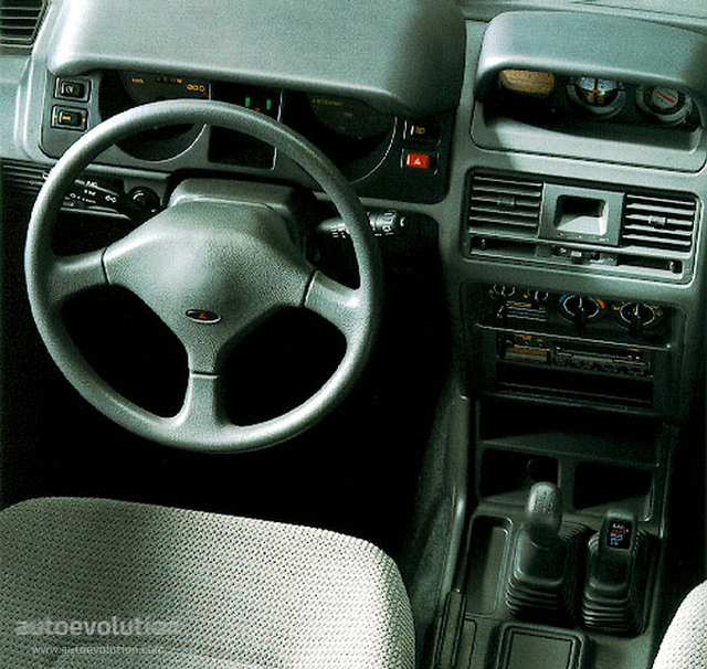Mitsubishi Pajero 3 Doors photo 3