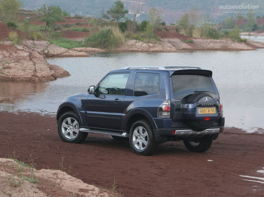 Mitsubishi Pajero 3 Doors photo 7