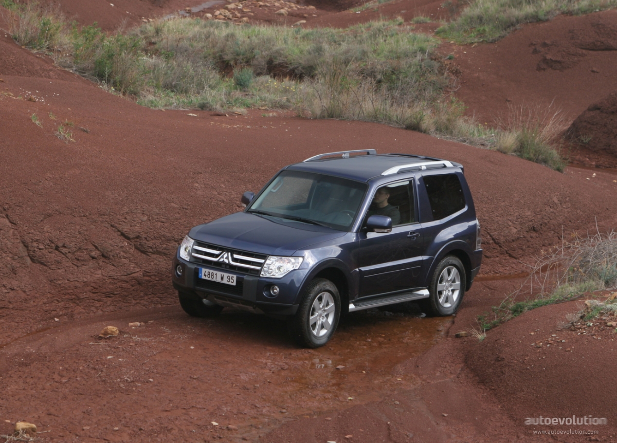 Mitsubishi Pajero 3 Doors photo 4