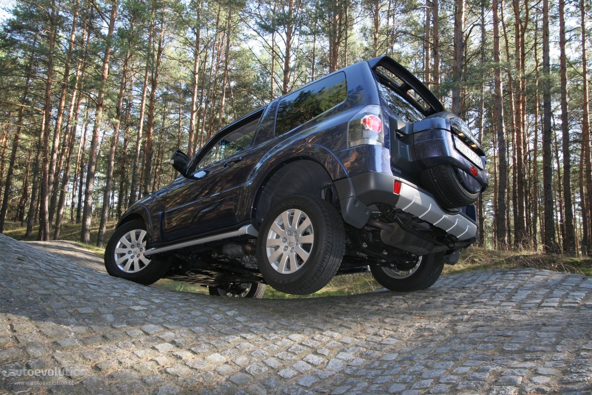 Mitsubishi Pajero 3 Doors photo 5