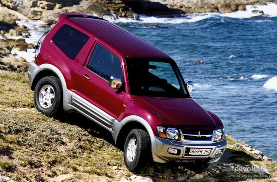 Mitsubishi Pajero 3 Doors photo 2