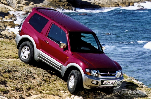 Mitsubishi Pajero 3 Doors photo 2