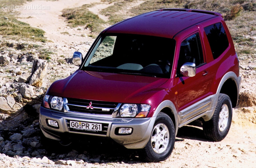 Mitsubishi Pajero 3 Doors photo 3