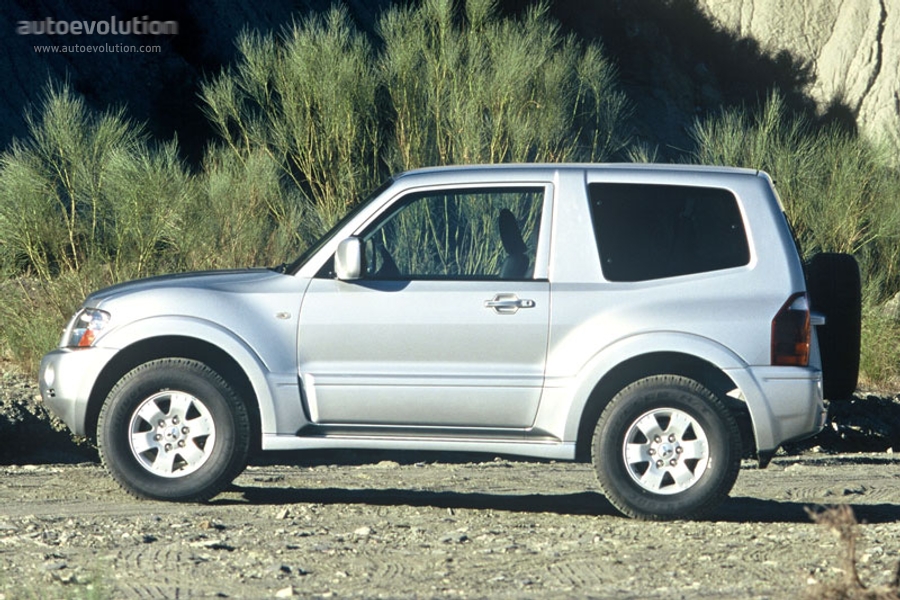 Mitsubishi Pajero 3 Doors photo 2