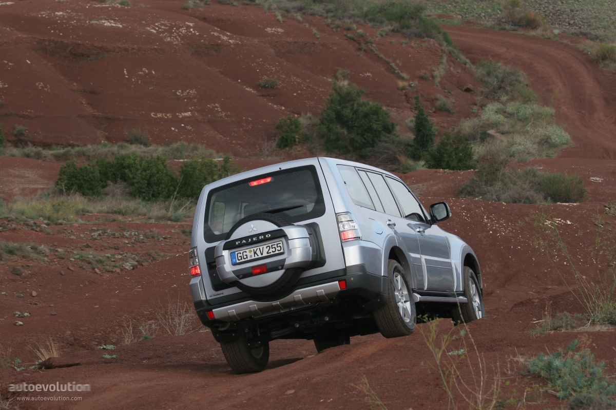 Mitsubishi Pajero 5 Doors photo 3