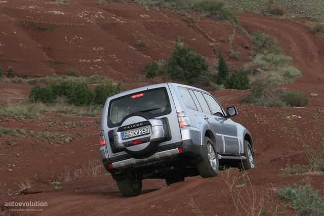 Mitsubishi Pajero 5 Doors photo 3