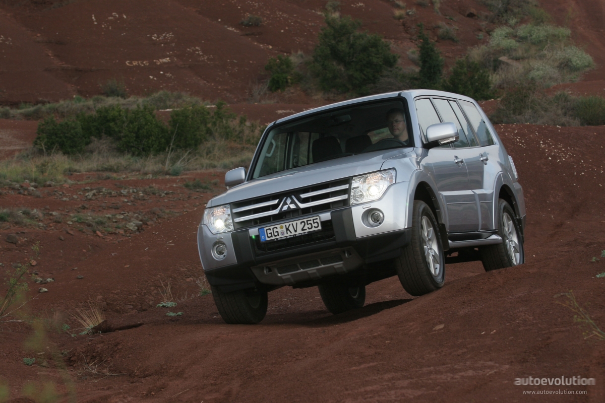 Mitsubishi Pajero 5 Doors photo 4