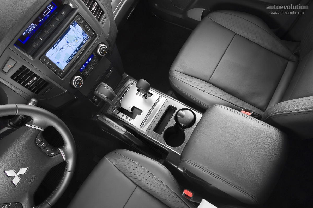 Mitsubishi Pajero 5 Doors photo 8