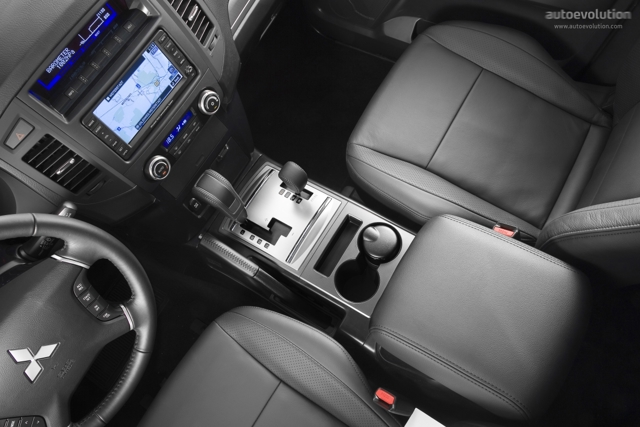 Mitsubishi Pajero 5 Doors photo 8