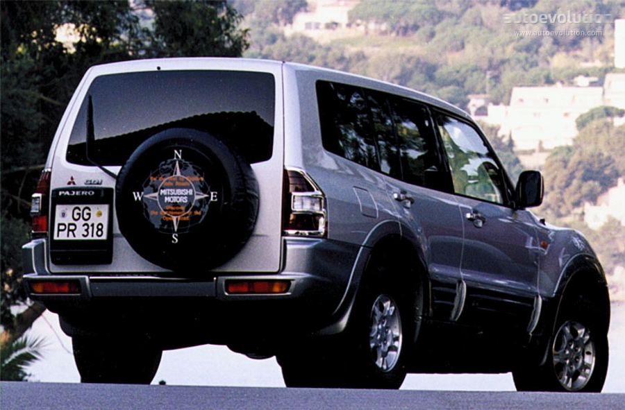 Mitsubishi Pajero 5 Doors photo 2