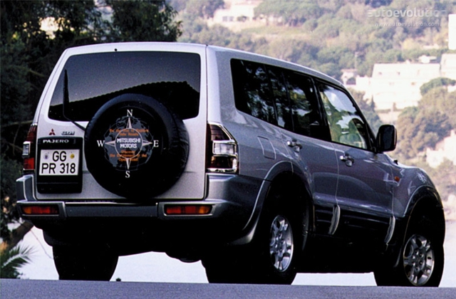 Mitsubishi Pajero 5 Doors photo 2