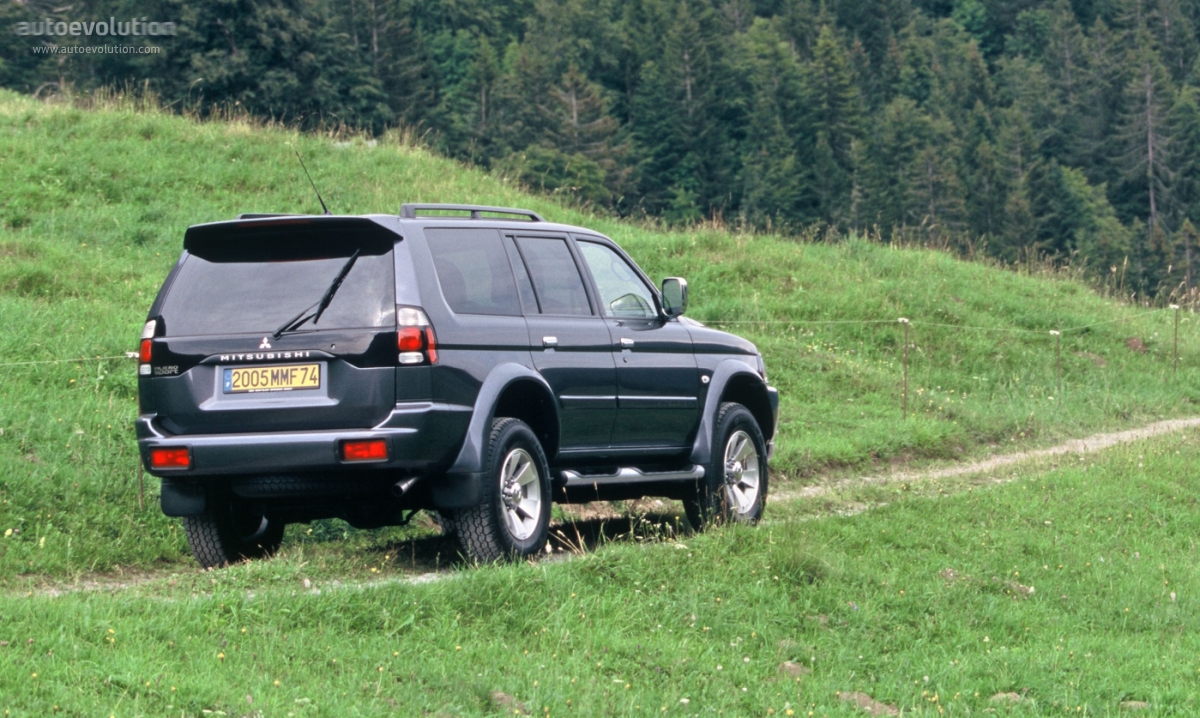 Mitsubishi Pajero 5 Doors photo 3