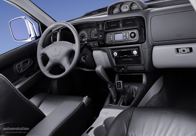Mitsubishi Pajero 5 Doors photo 10