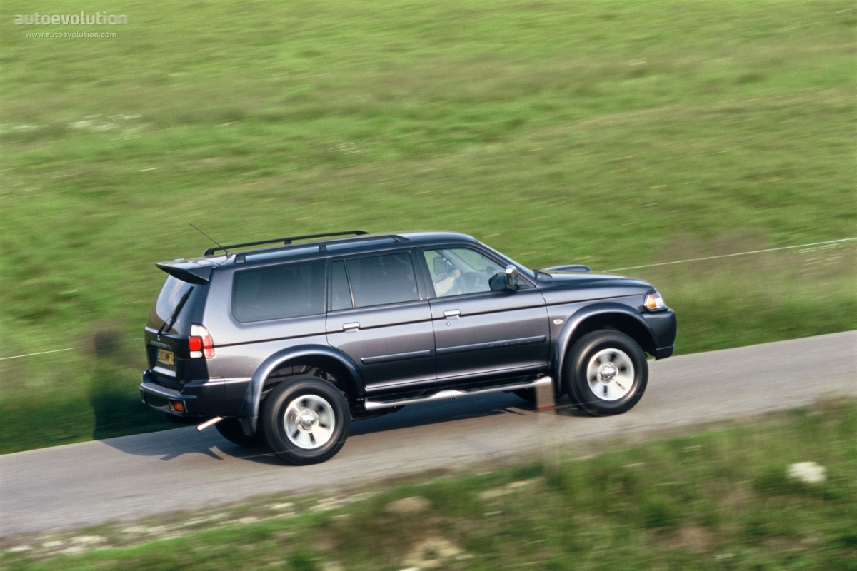 Mitsubishi Pajero 5 Doors photo 2
