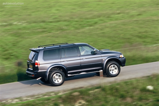Mitsubishi Pajero 5 Doors photo 2