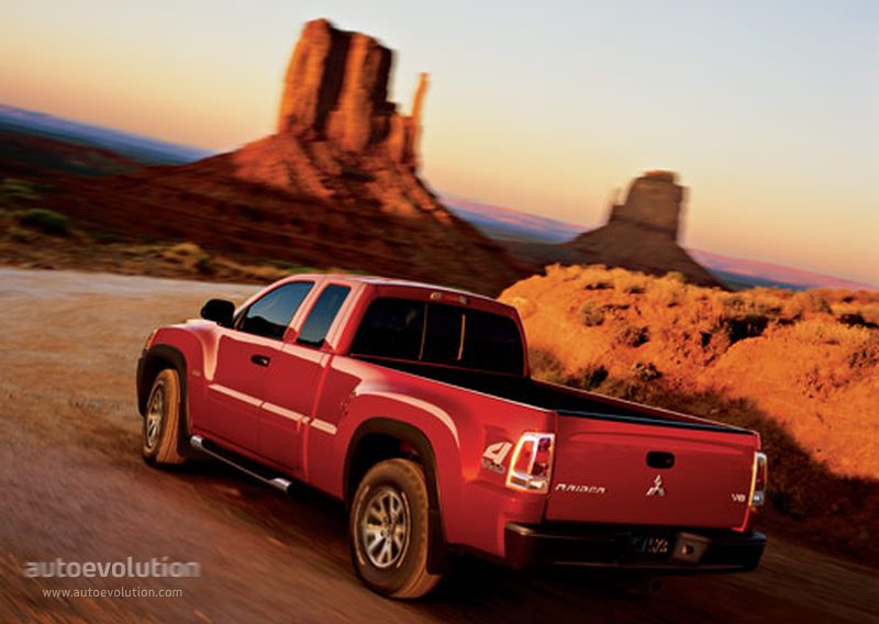 Mitsubishi Raider Crew Cab photo 9