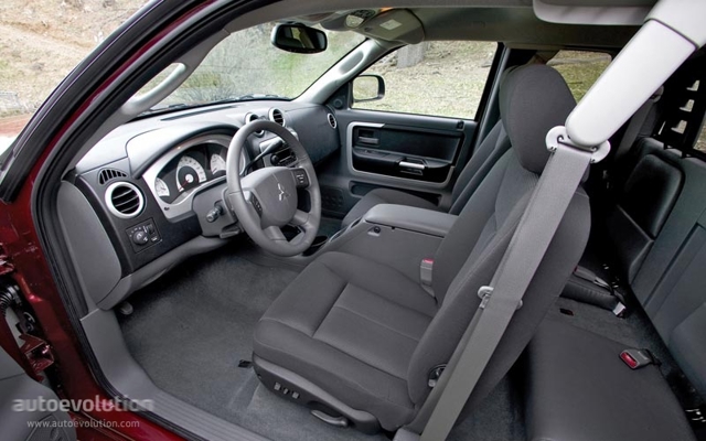 Mitsubishi Raider Crew Cab photo 12