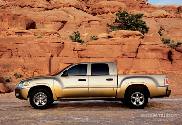 Mitsubishi Raider Double Cab photo 7