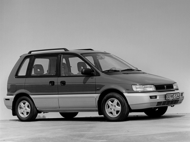 Mitsubishi Space Runner photo 3