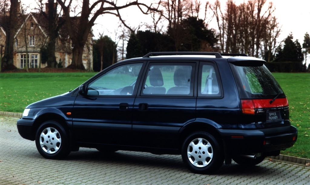 Mitsubishi Space Runner photo 4