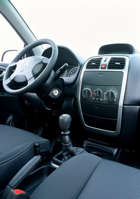 Mitsubishi Space Star photo 16