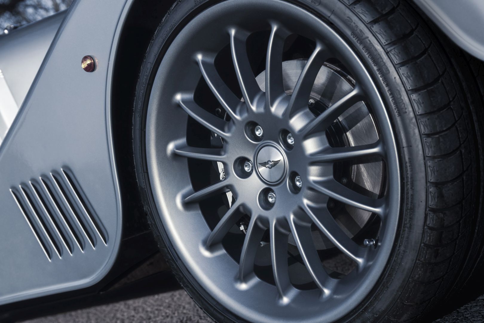 Morgan Plus Six photo 3