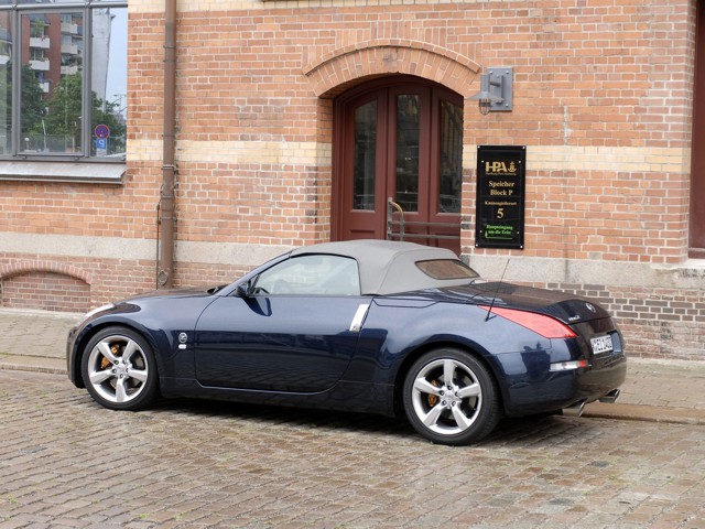 Nissan 350Z Roadster photo 16