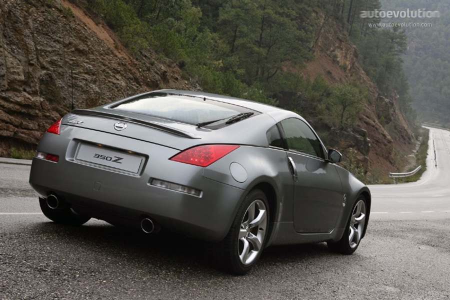 Nissan 350Z photo 2