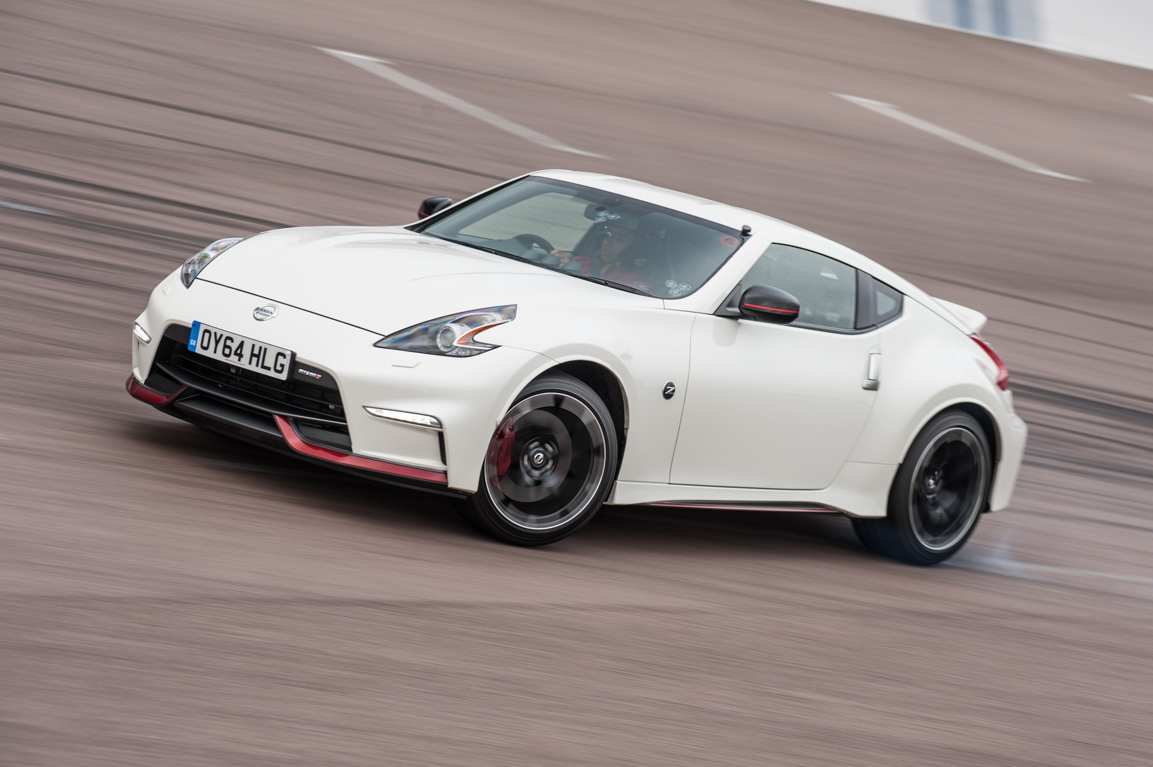 Nissan 370Z Nismo photo 2