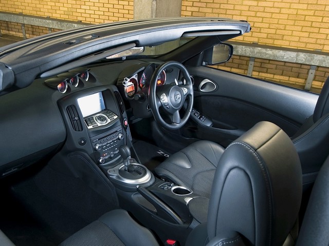 Nissan 370Z Roadster photo 70