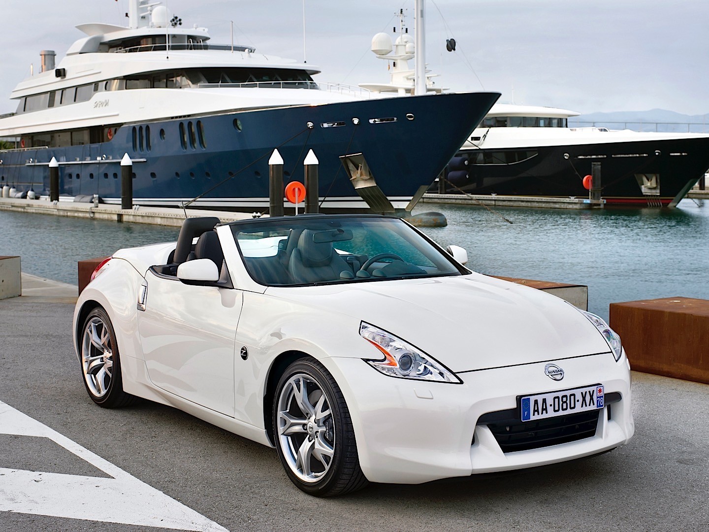 Nissan 370Z Roadster photo 11
