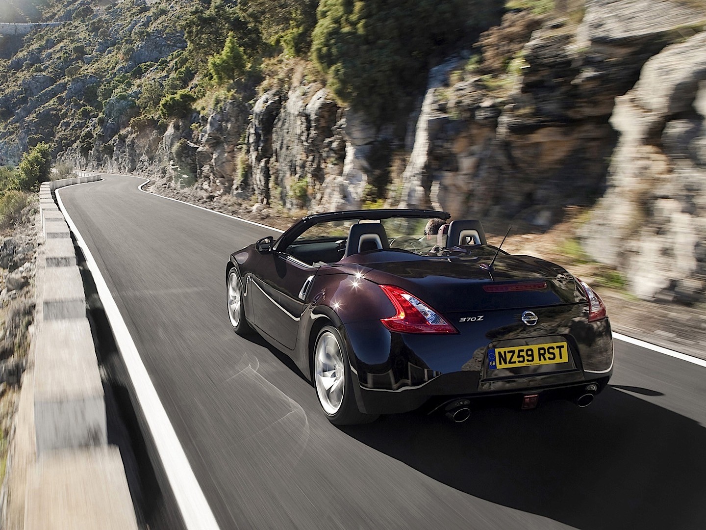 Nissan 370Z Roadster photo 14