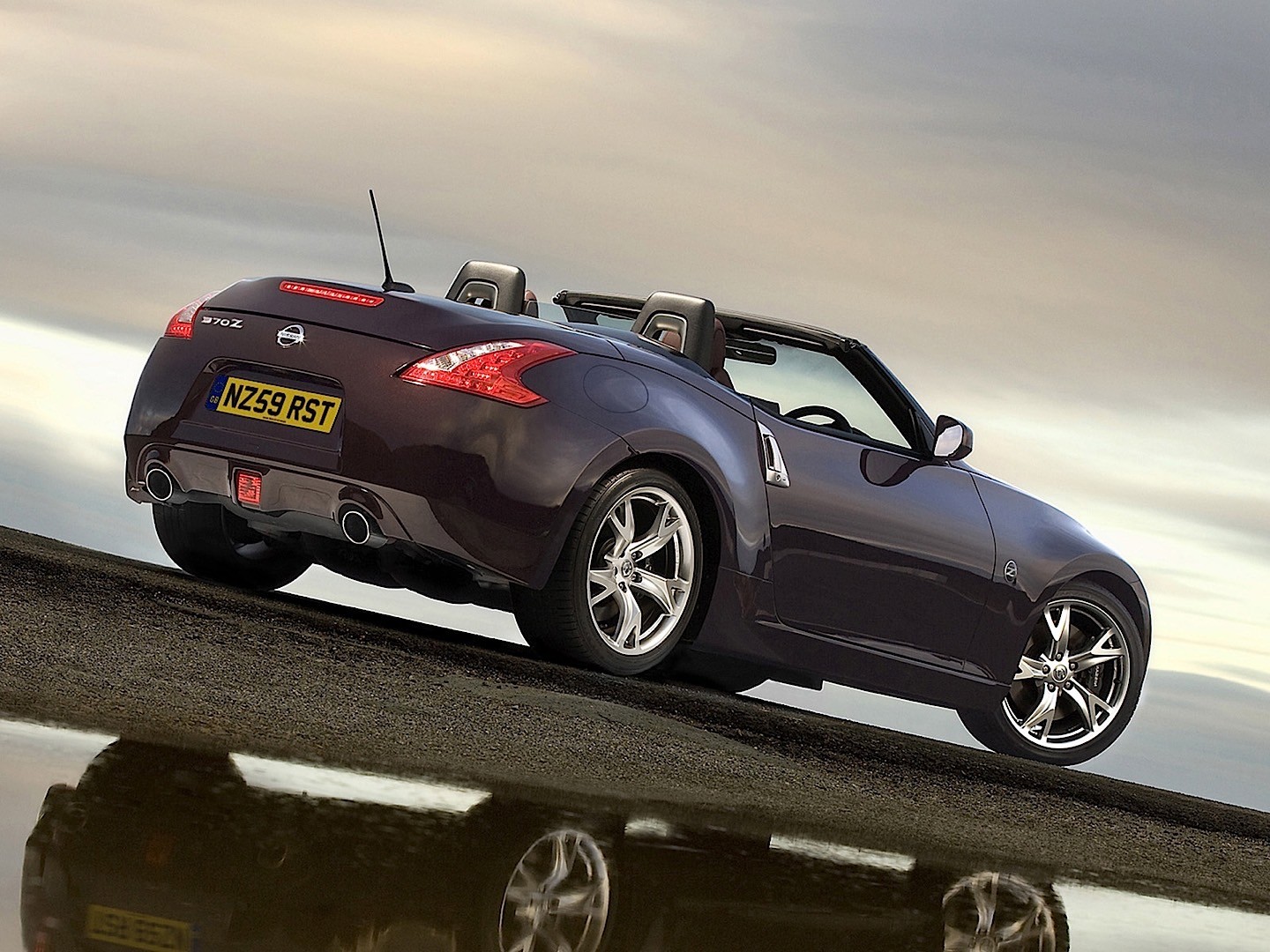 Nissan 370Z Roadster photo 15