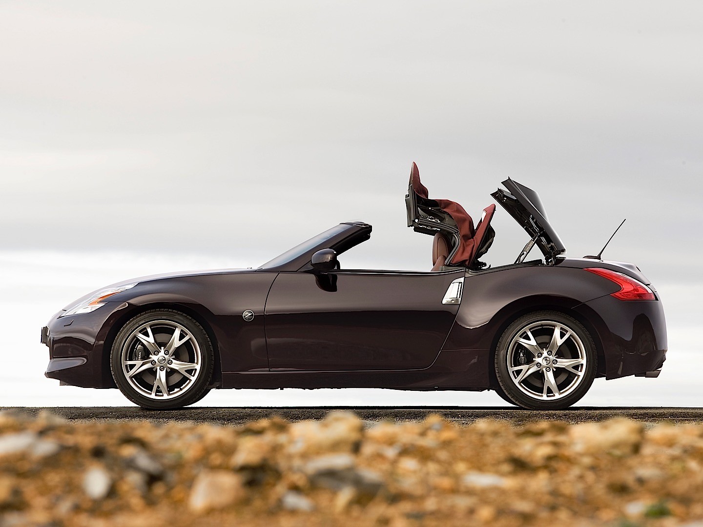 Nissan 370Z Roadster photo 16