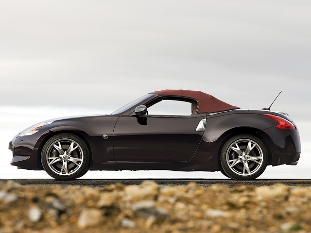 Nissan 370Z Roadster photo 17