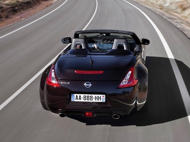 Nissan 370Z Roadster photo 21