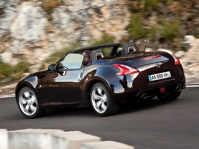 Nissan 370Z Roadster photo 22