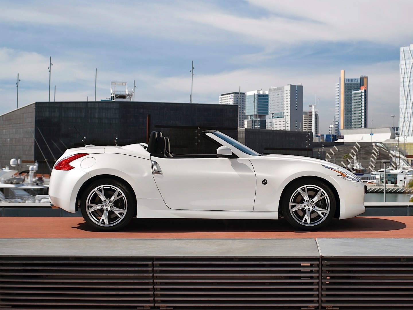 Nissan 370Z Roadster photo 24