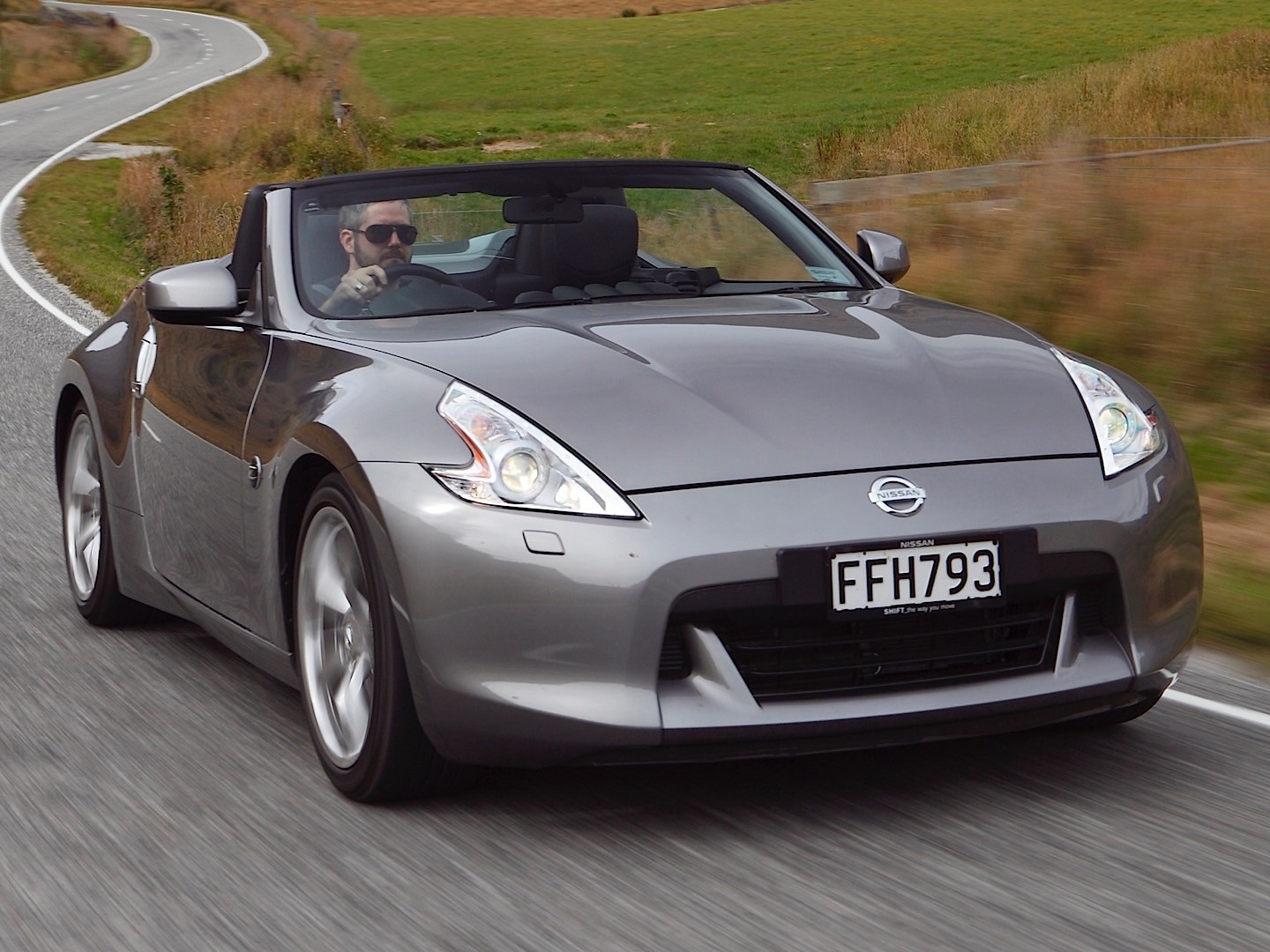 Nissan 370Z Roadster photo 26