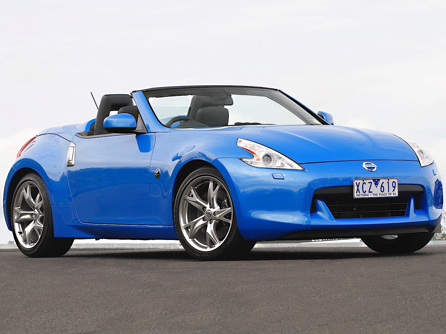 Nissan 370Z Roadster photo 29