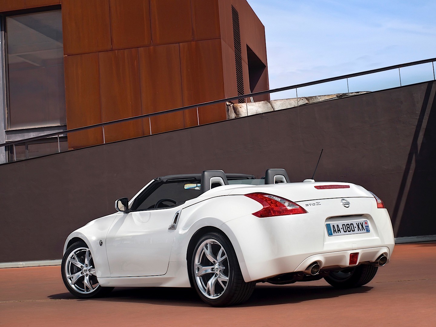 Nissan 370Z Roadster photo 31