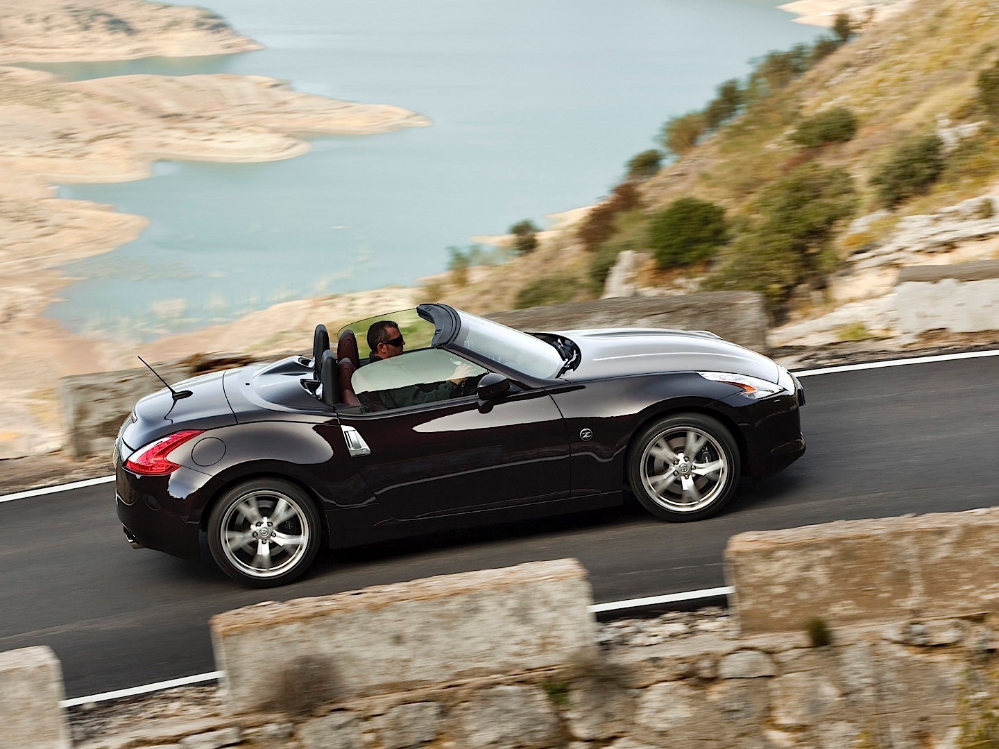 Nissan 370Z Roadster photo 32