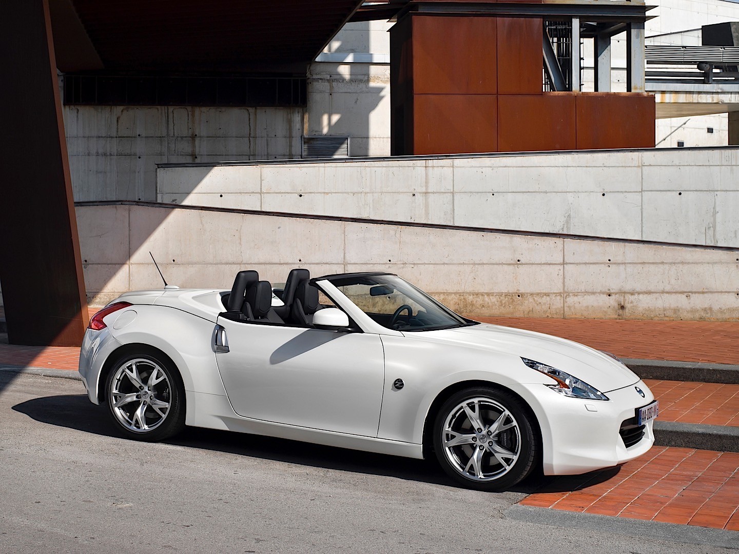 Nissan 370Z Roadster photo 33
