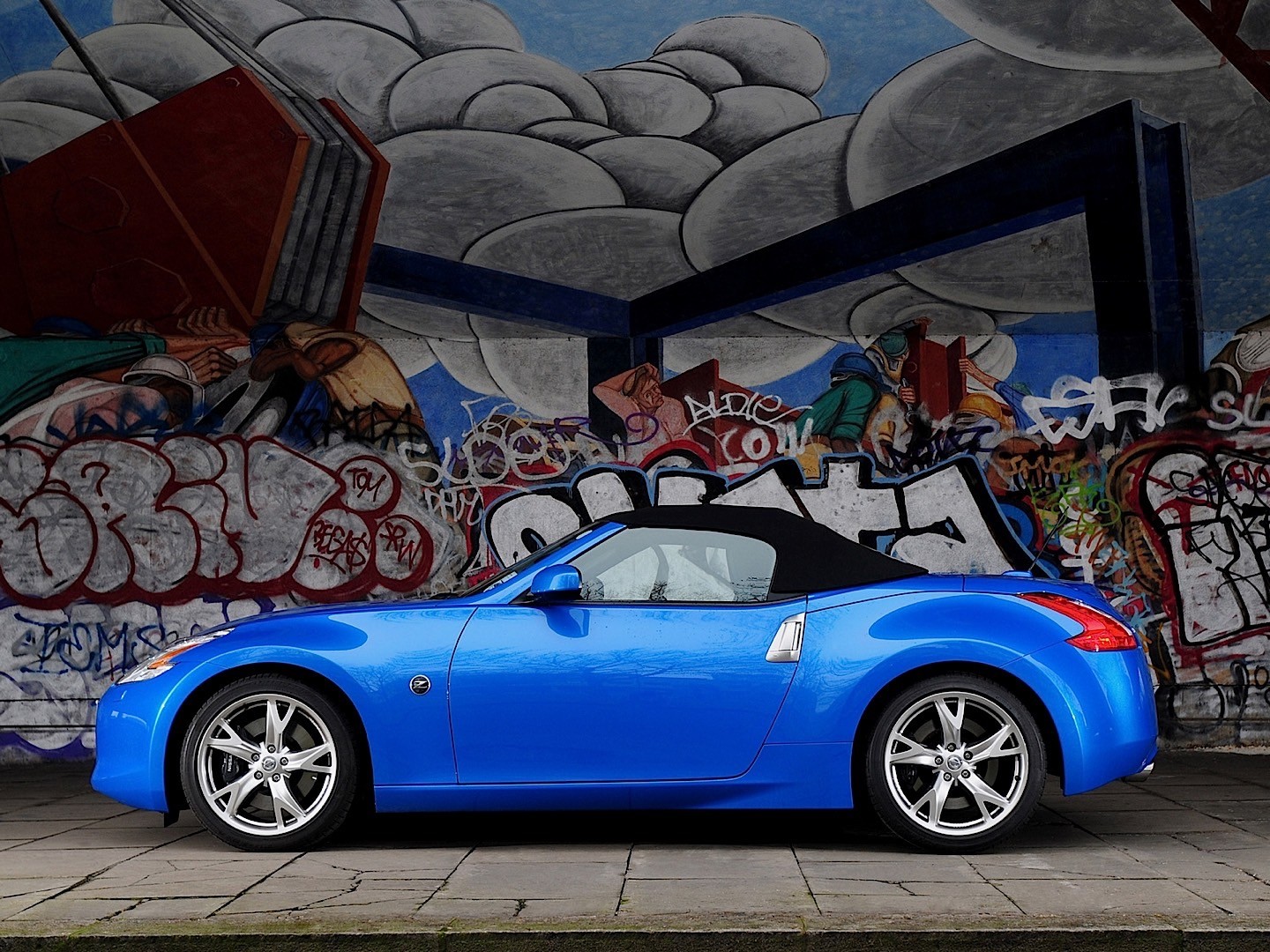 Nissan 370Z Roadster photo 38