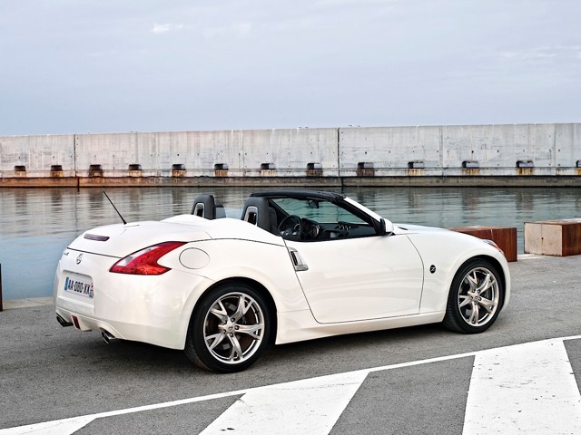 Nissan 370Z Roadster photo 49