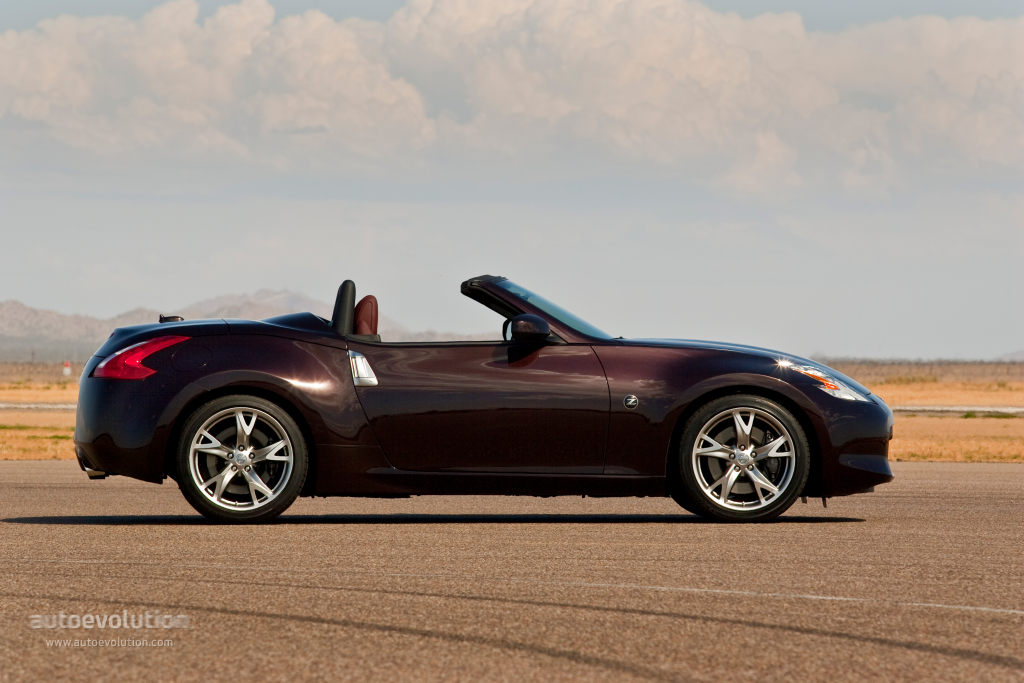 Nissan 370Z Roadster photo 2