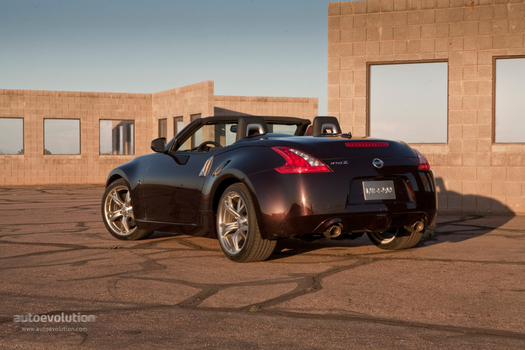 Nissan 370Z Roadster photo 4