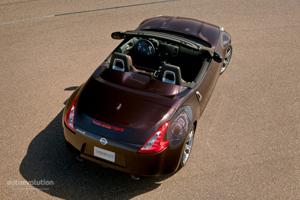 Nissan 370Z Roadster photo 9